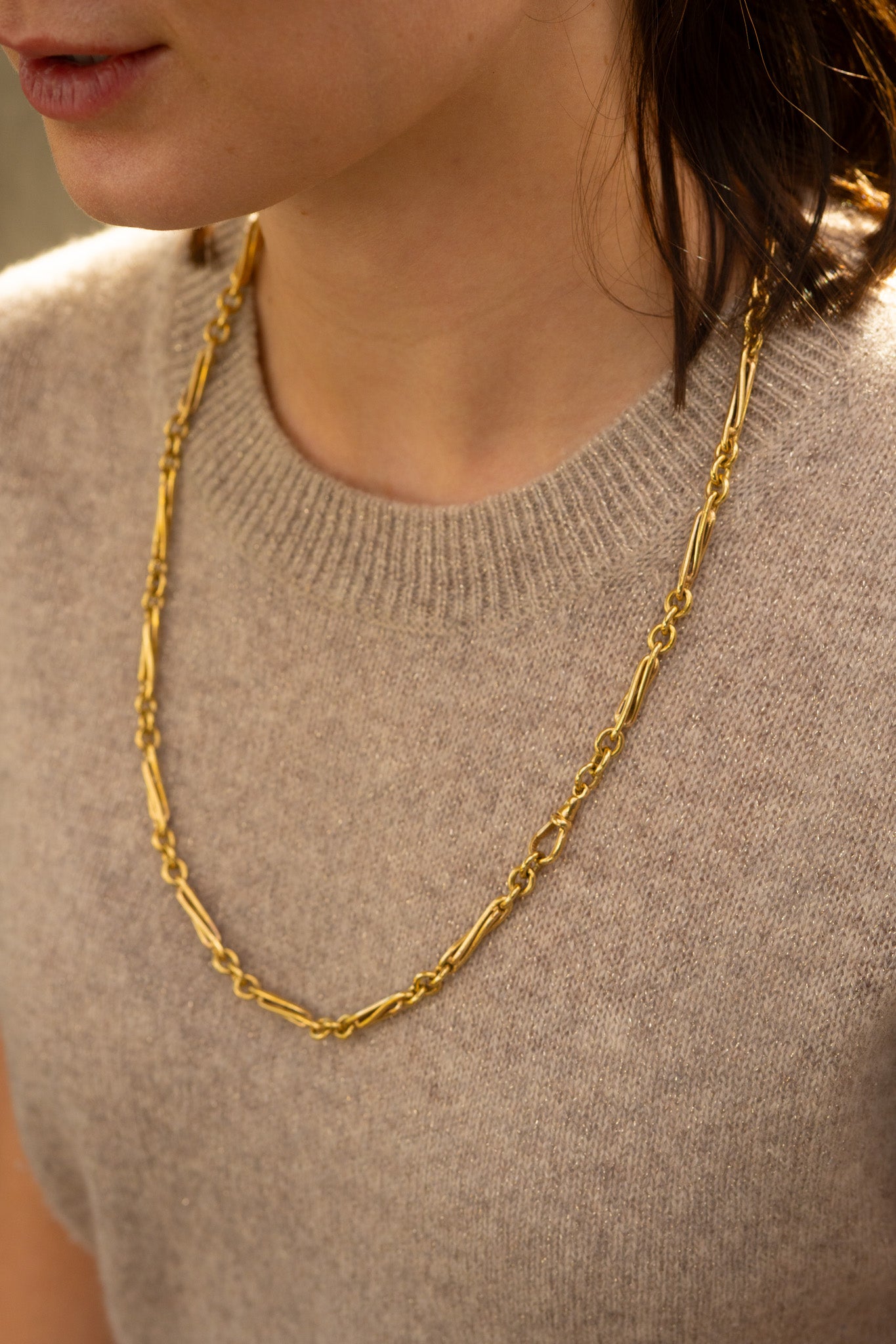 SUBSTANTIAL 9CT TWISTED TROMBONE LINK CHAIN RESERVED