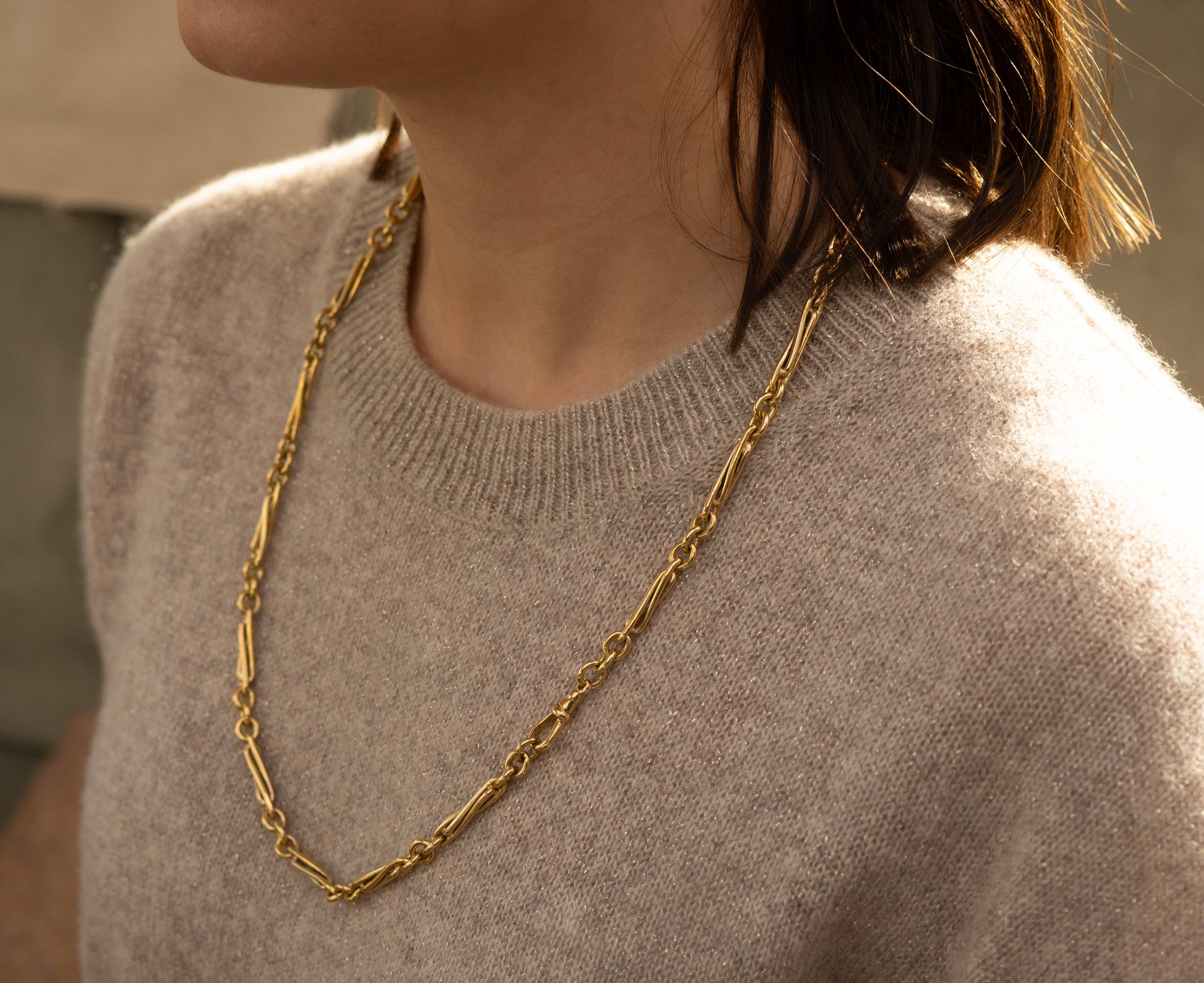 SUBSTANTIAL 9CT TWISTED TROMBONE LINK CHAIN RESERVED