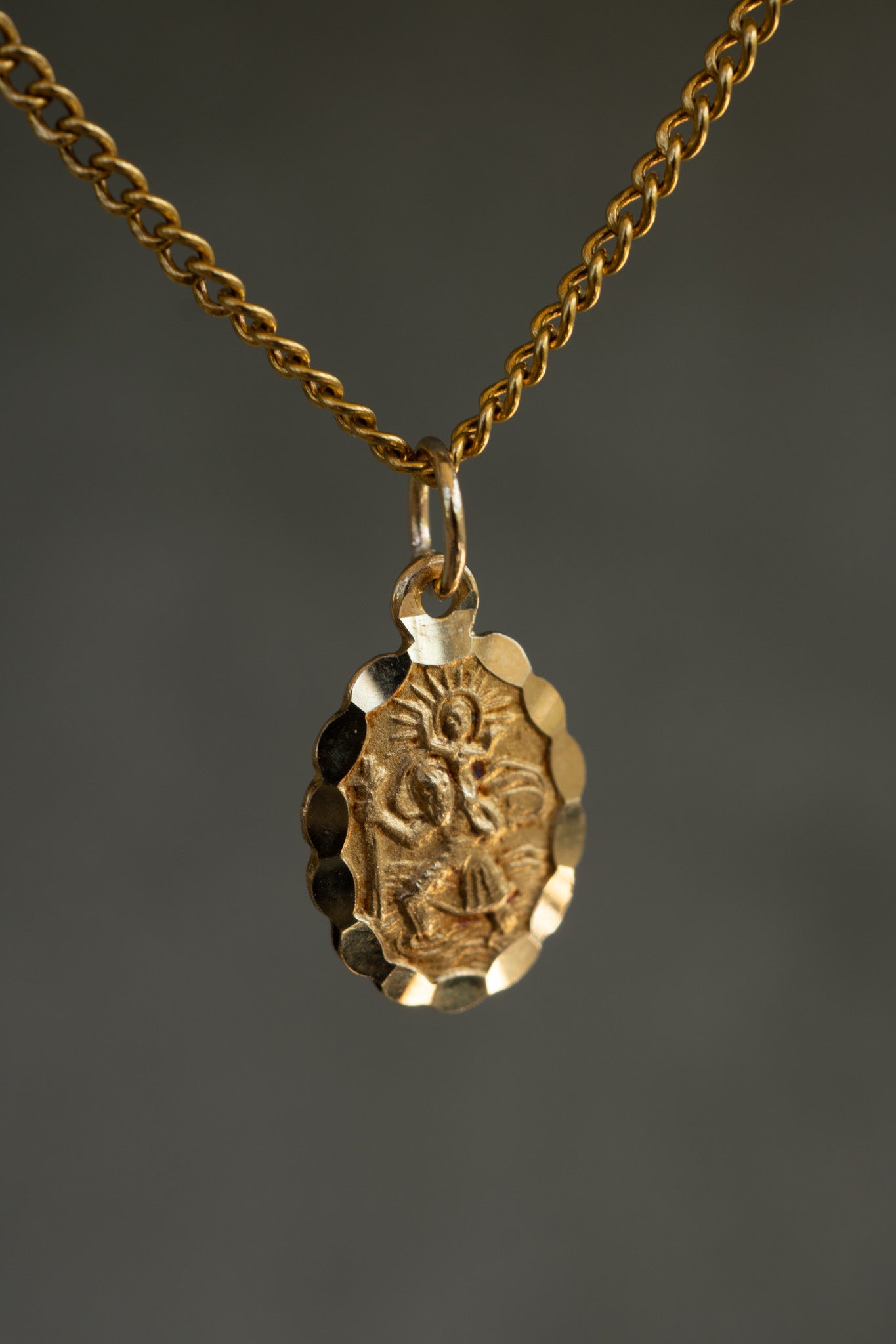 VINTAGE 9CT GOLD ST CHRISTOPHER PENDANT