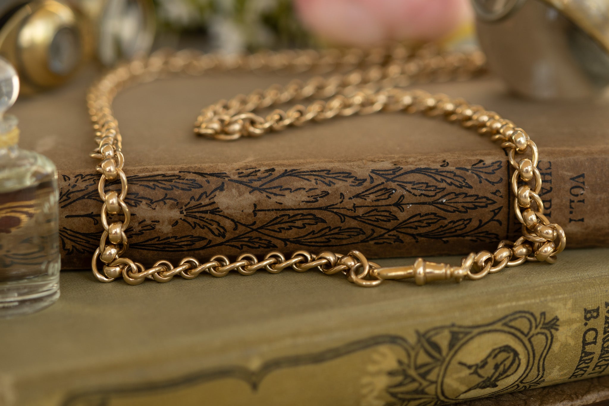 SUBSTANTIAL VINTAGE  9CT GOLD ROLLER BALL CHAIN WITH ALBERT CLASP