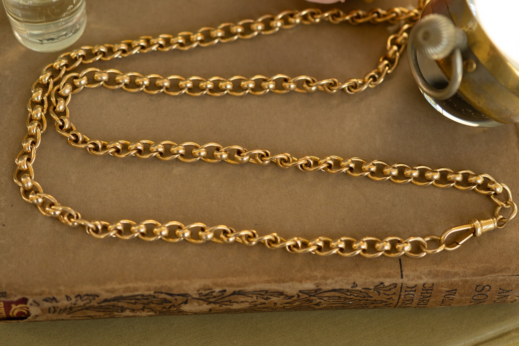 SUBSTANTIAL VINTAGE  9CT GOLD ROLLER BALL CHAIN WITH ALBERT CLASP