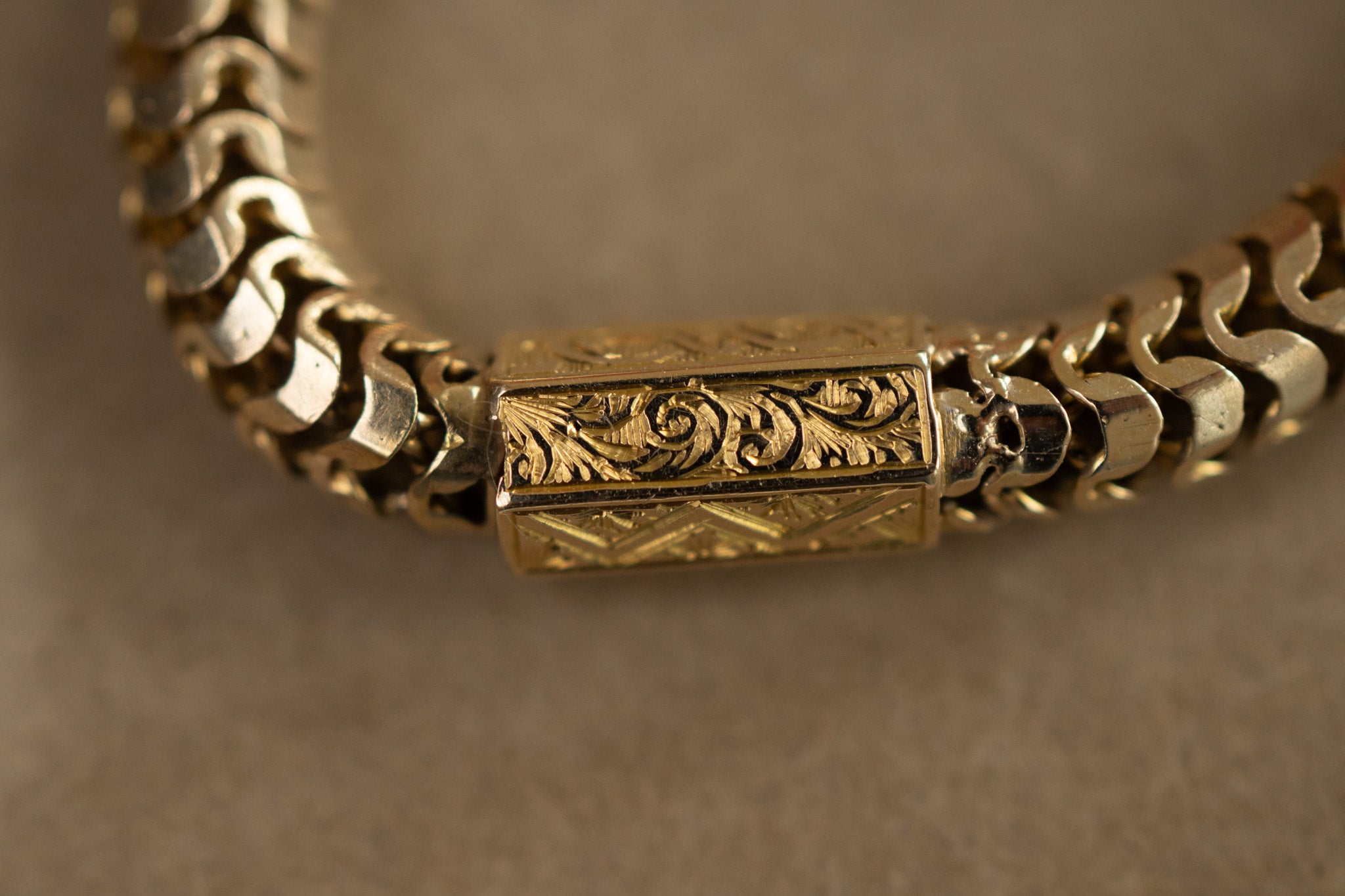 9CT GOLD SNAKE BRACELET WITH FANCY BOX CLASP