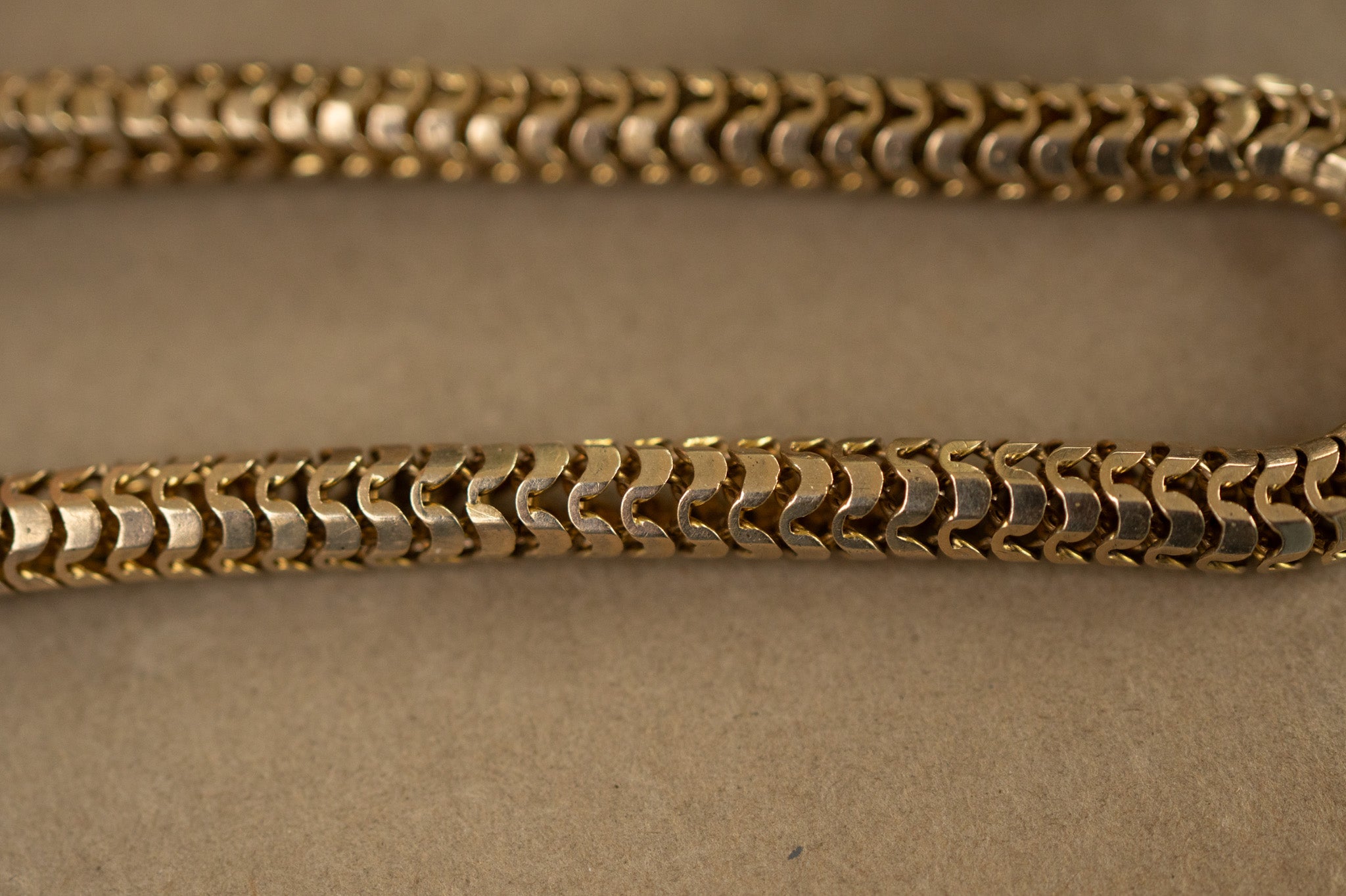 9CT GOLD SNAKE BRACELET WITH FANCY BOX CLASP