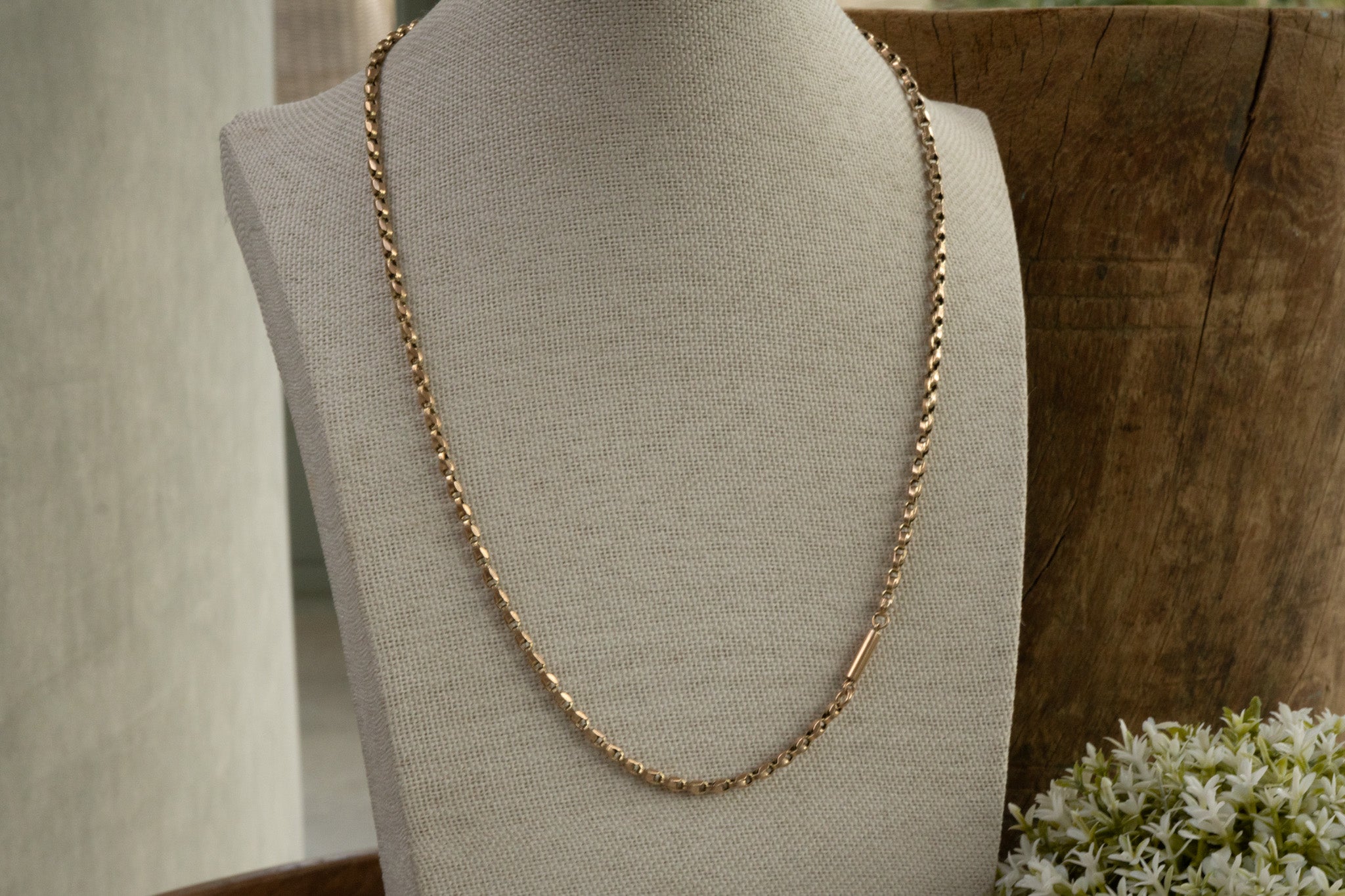 ANTIQUE 9CT GOLD TULIP LINK WITH BARREL CLASP