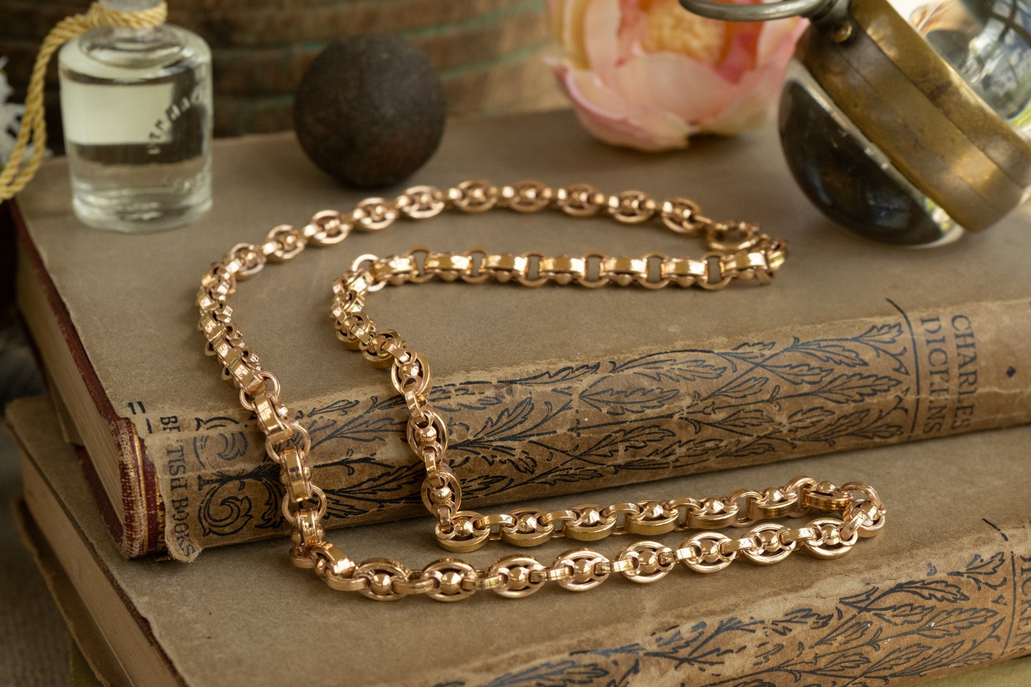 VINTAGE 9CT GOLD DOMED CAP CHAIN