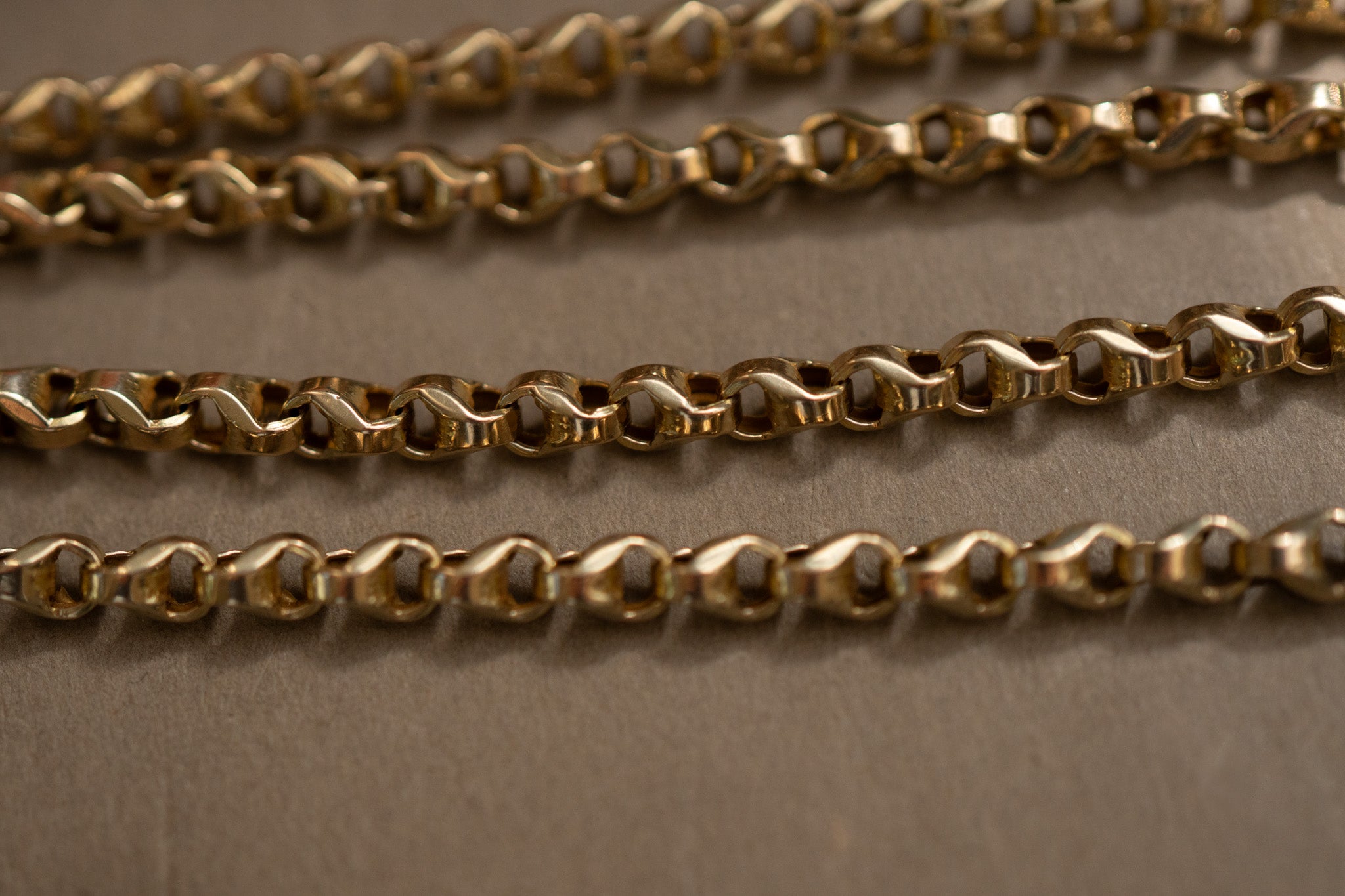 ANTIQUE YELLOW 9CT GOLD TULIP LINK CHAIN
