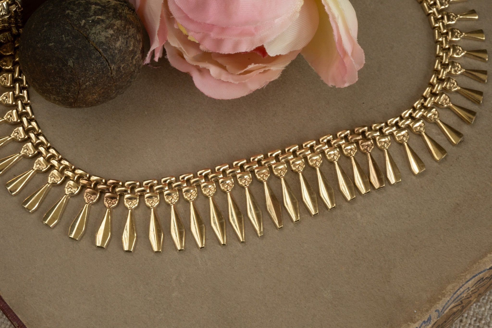 VINTAGE ITALIAN 9CT GOLD CLEOPATRA COLLAR