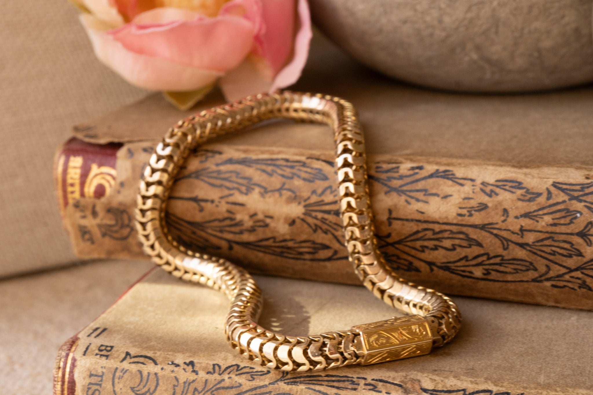 9CT GOLD SNAKE BRACELET WITH FANCY BOX CLASP