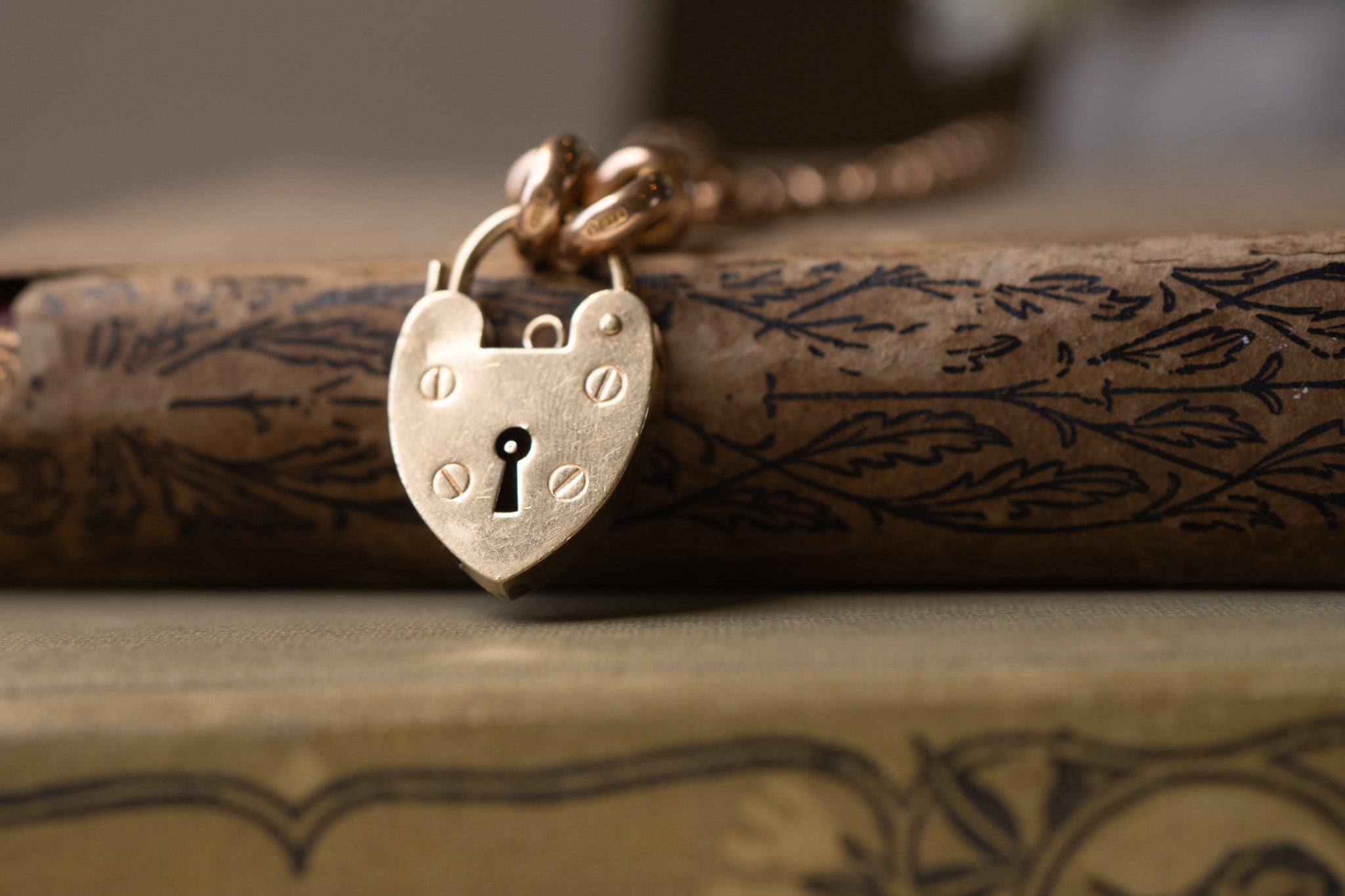 Extra large vintage 9ct gold heart padlock