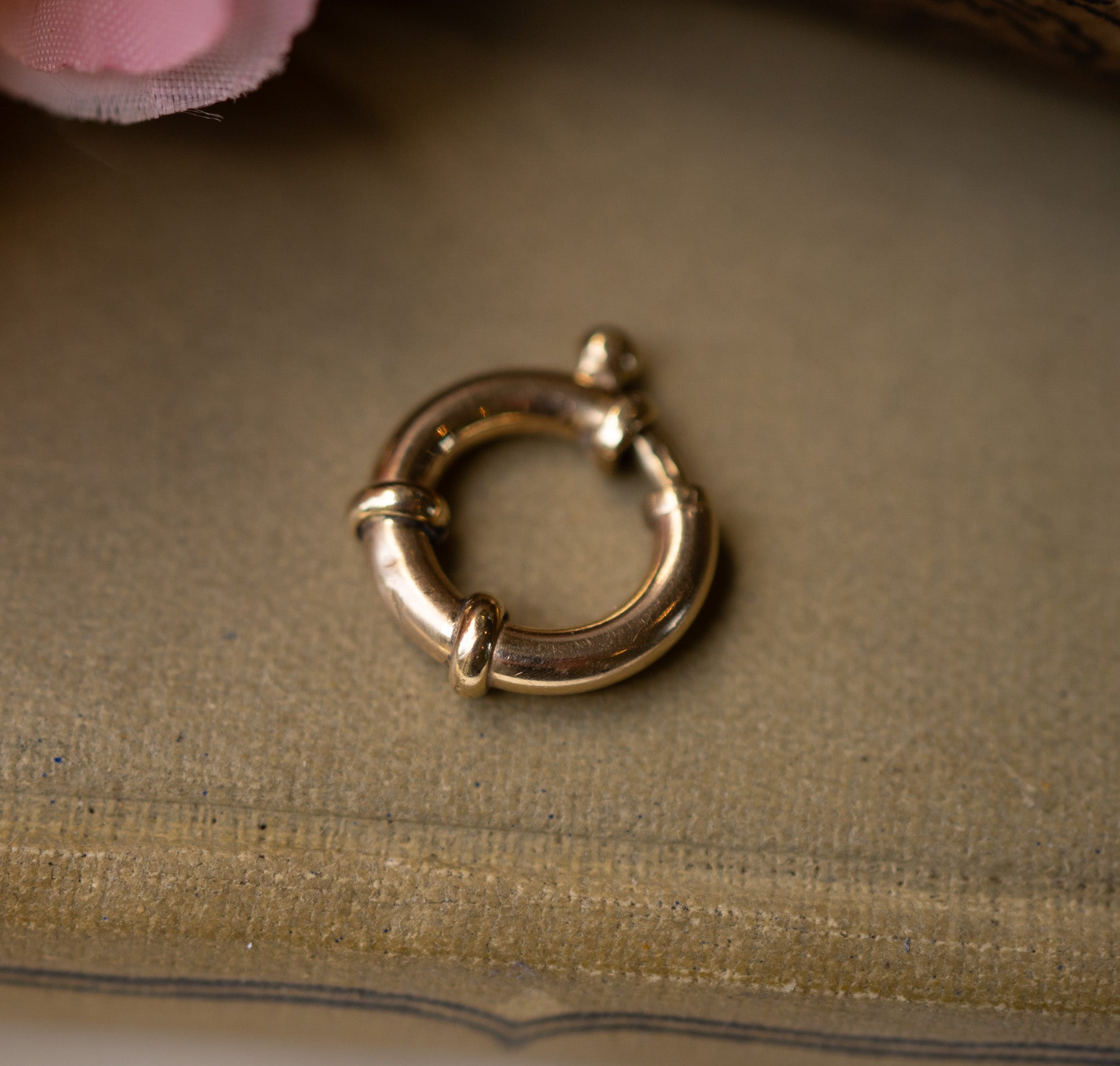 CHUNKY 9CT GOLD BOLT RING