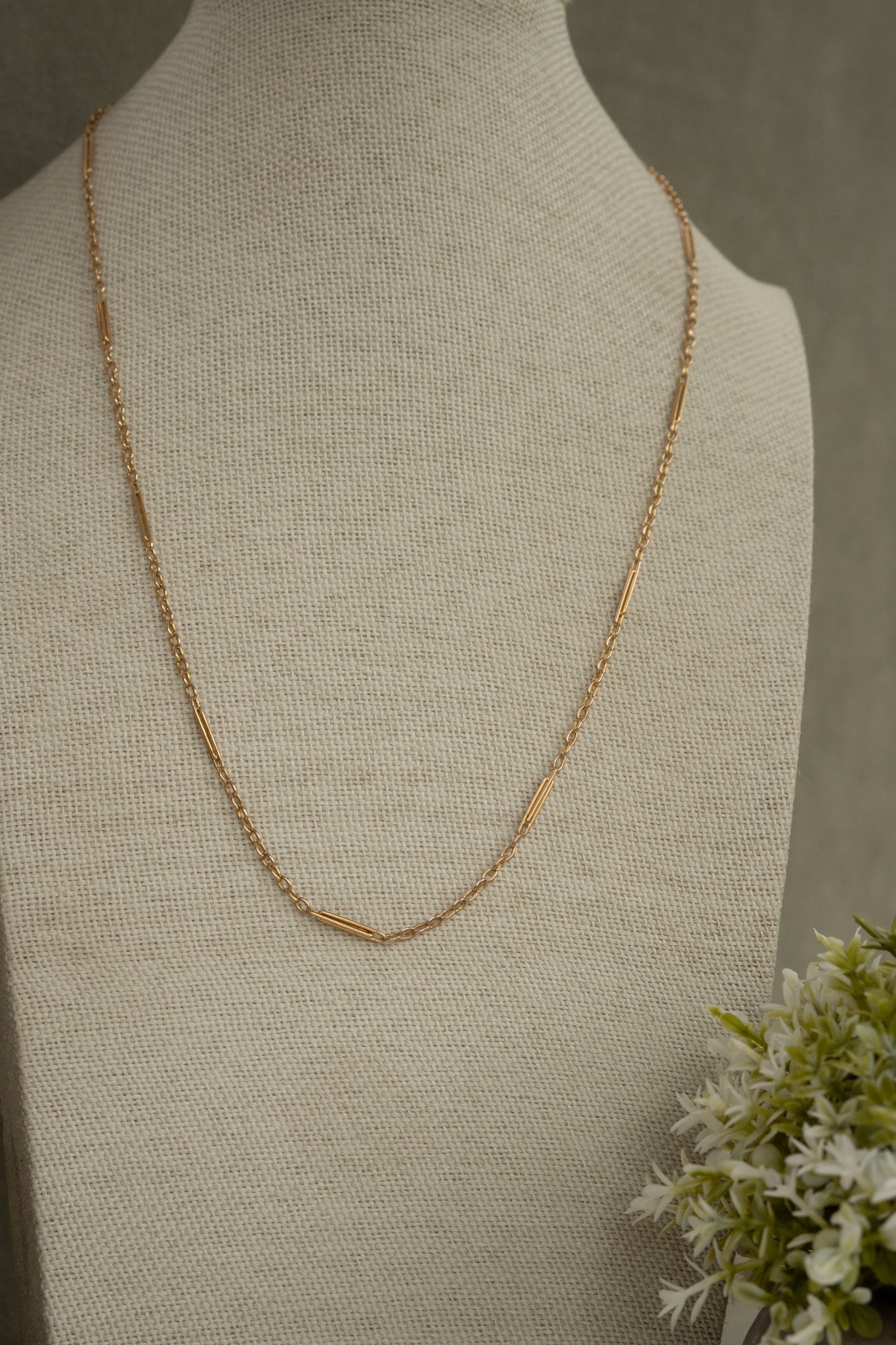 DAINTY DOUBLE TROMBONE AND CABLE LINK CHAIN