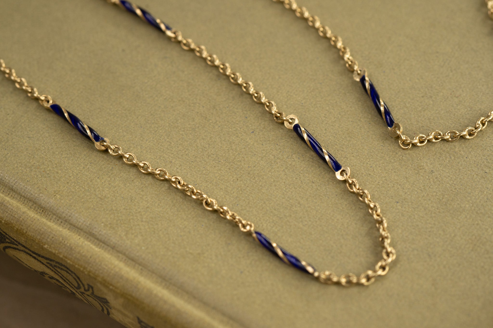 VIVID 14CT BLUE ENAMEL BARREL LINK CHAIN