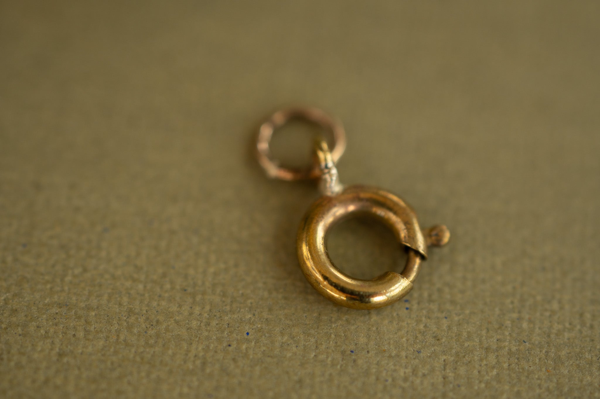 9ct gold small bolt clasp with jump ring