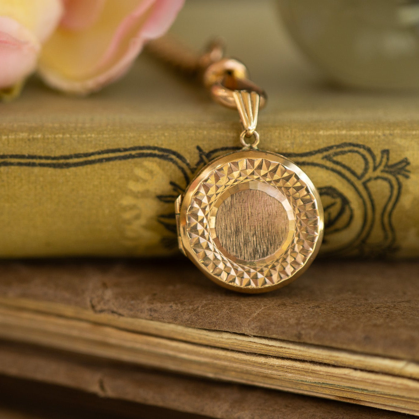 Vintage 9ct Gold Large Round Locket, Fred Manshaw Ltd, London 1978