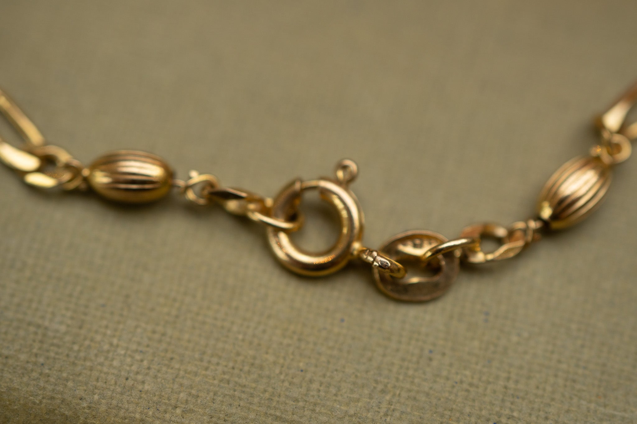 Vintage 9ct Gold Fluted Bead and Twisted Link Chain, London 1992