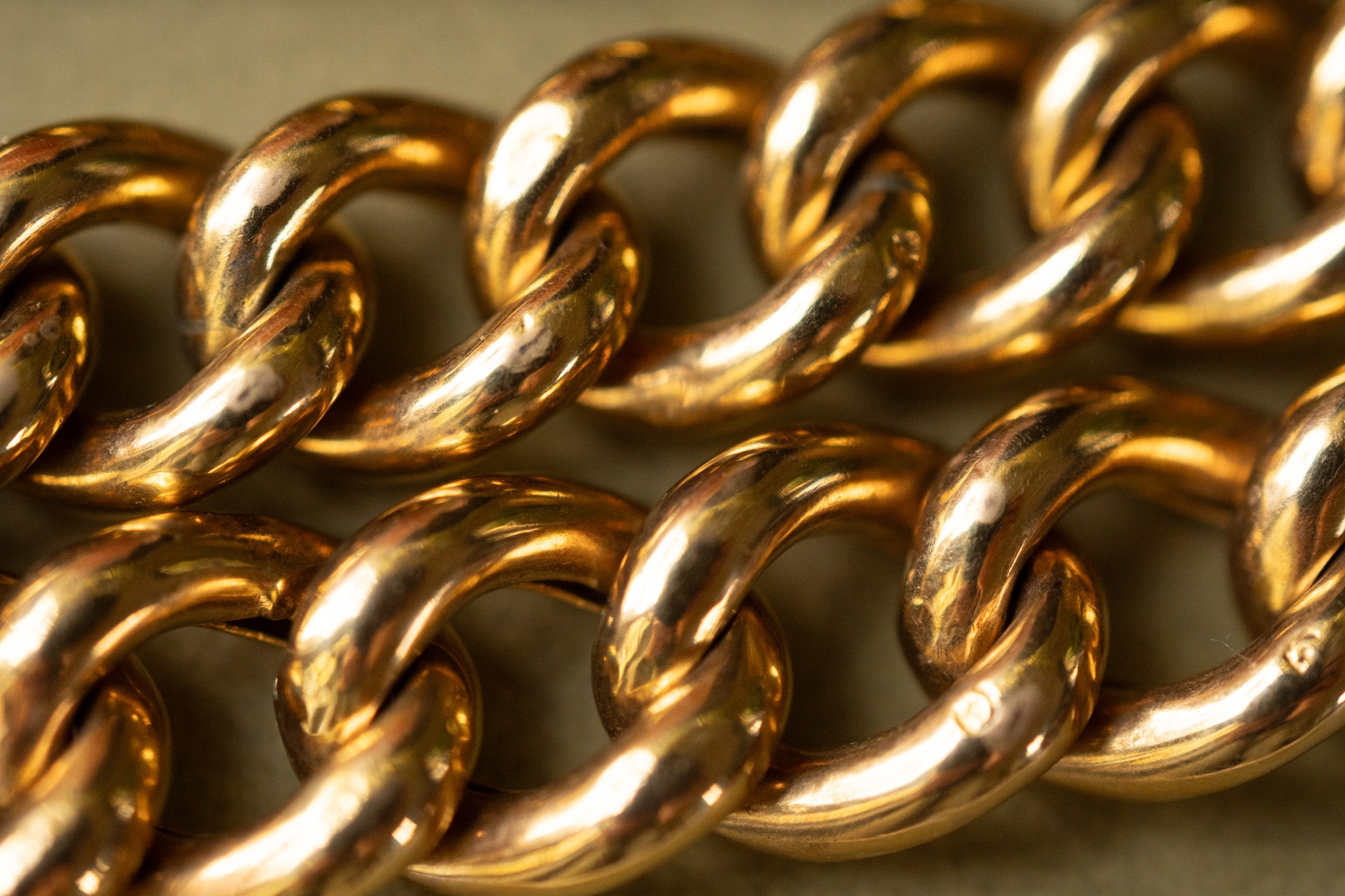 ANTIQUE OVERSIZED CURB LINK ALBERT CHAIN 9CT YELLOW GOLD