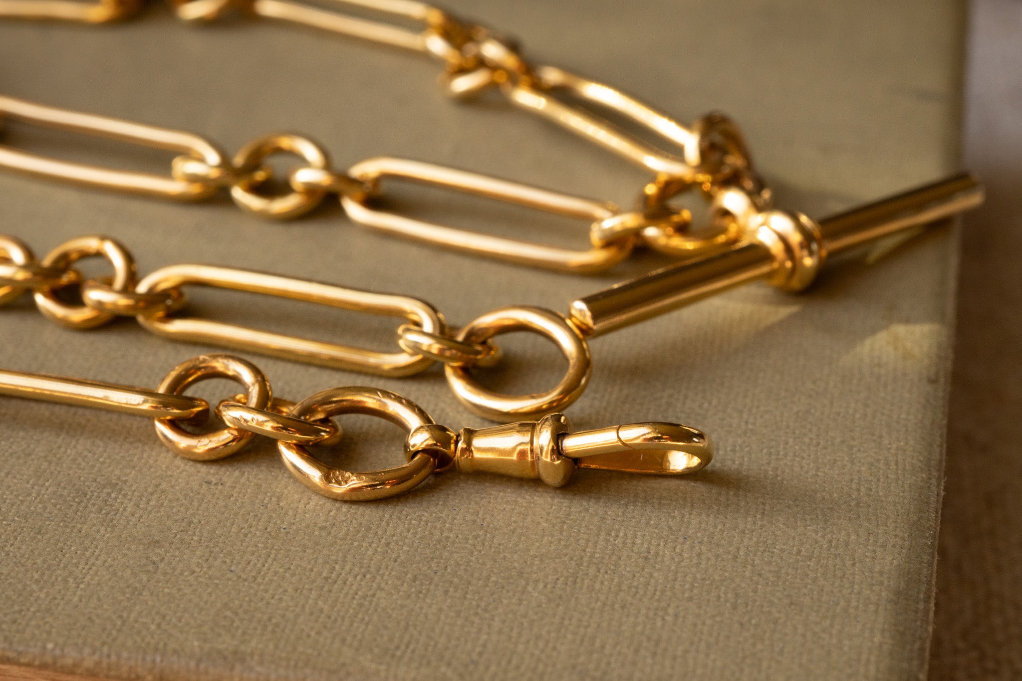 ANTIQUE HEAVY WEIGHT TROMBONE CHAIN 9CT