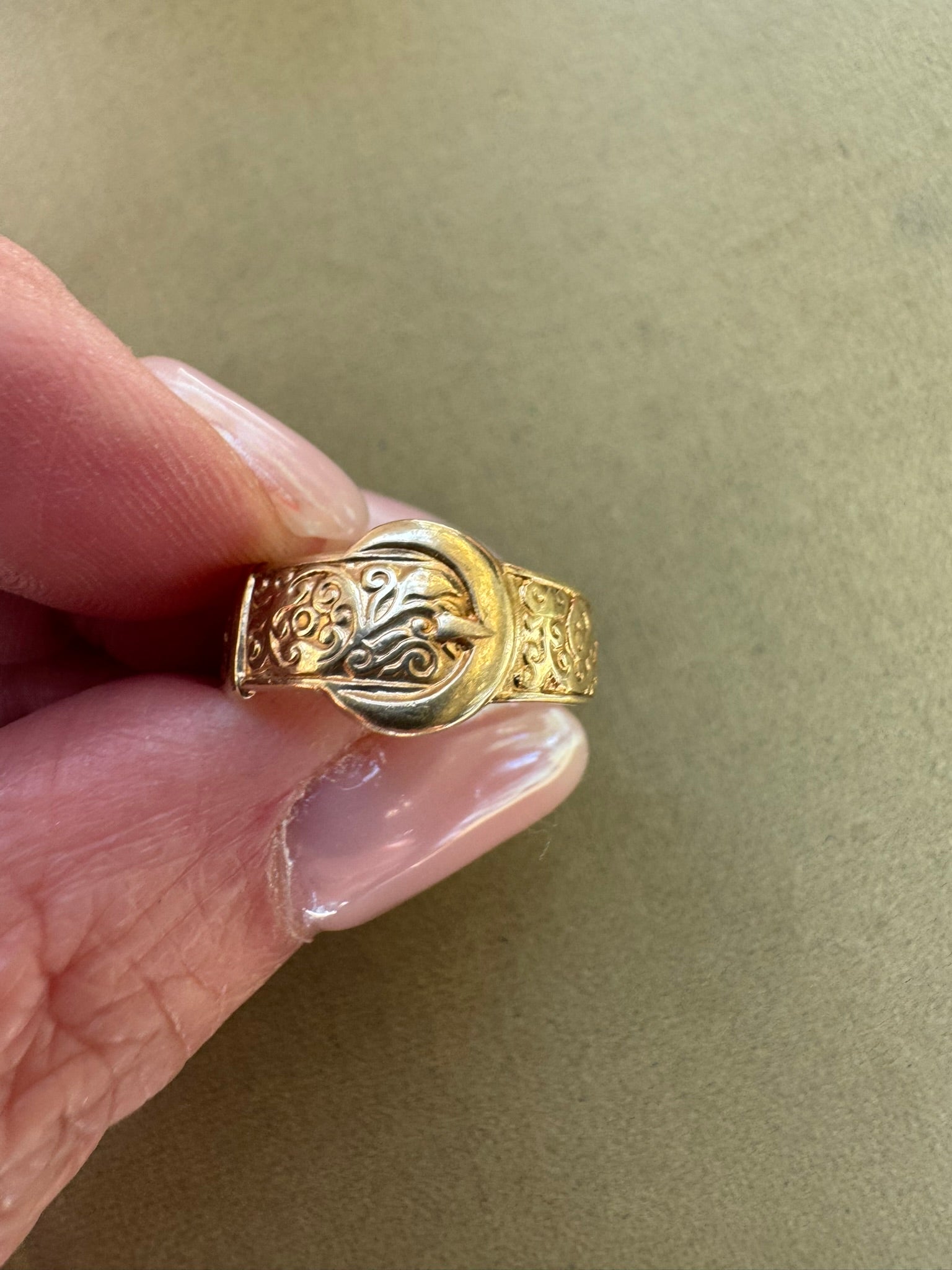 Vintage 9ct gold Buckle Ring