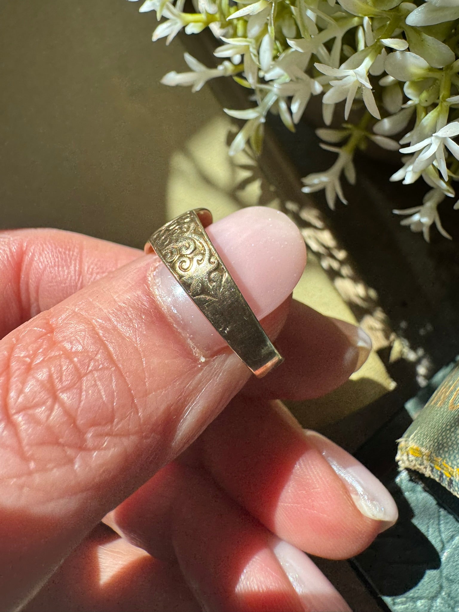 Vintage 9ct gold Buckle Ring