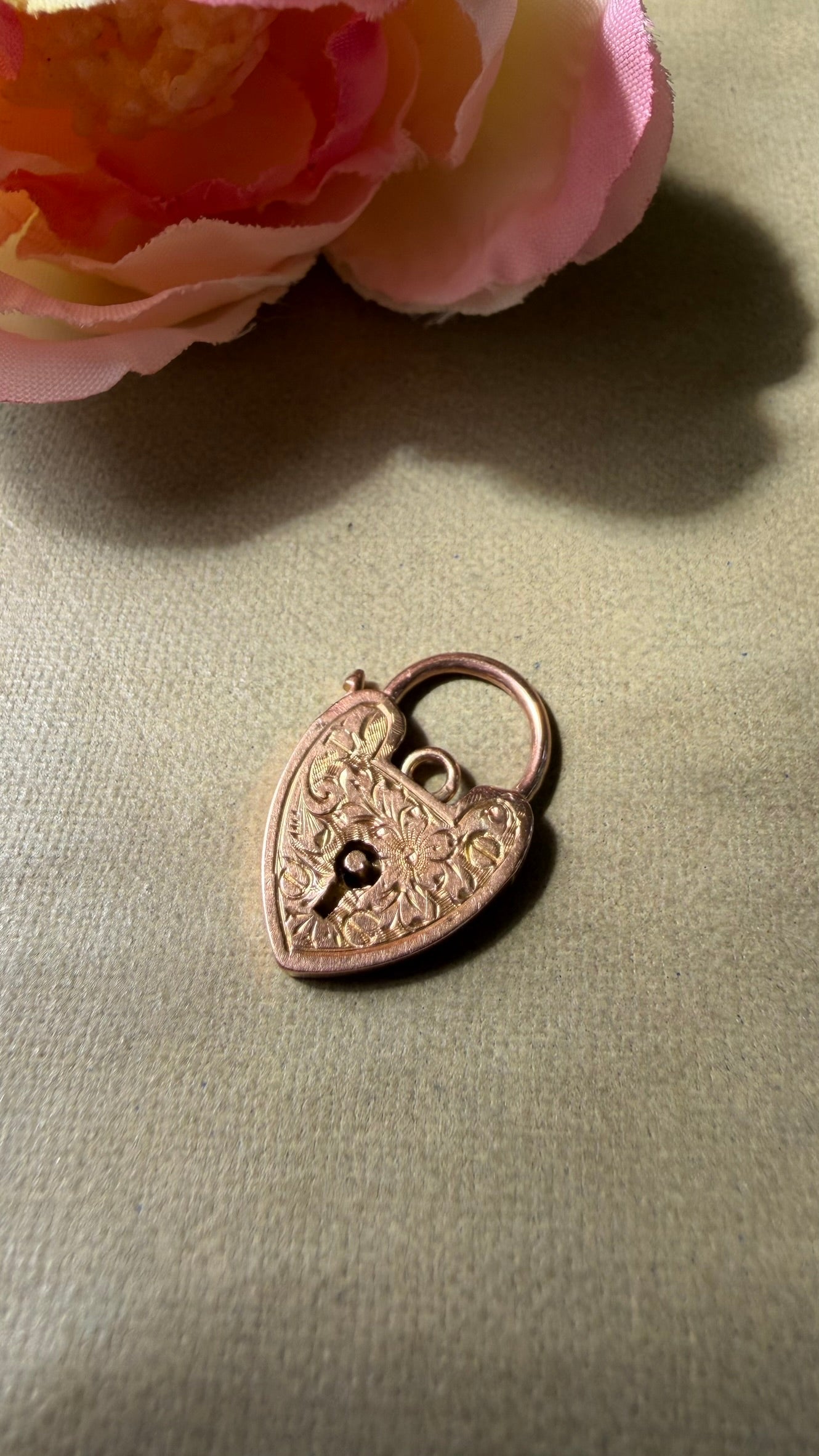 Vintage 9ct gold heart padlock