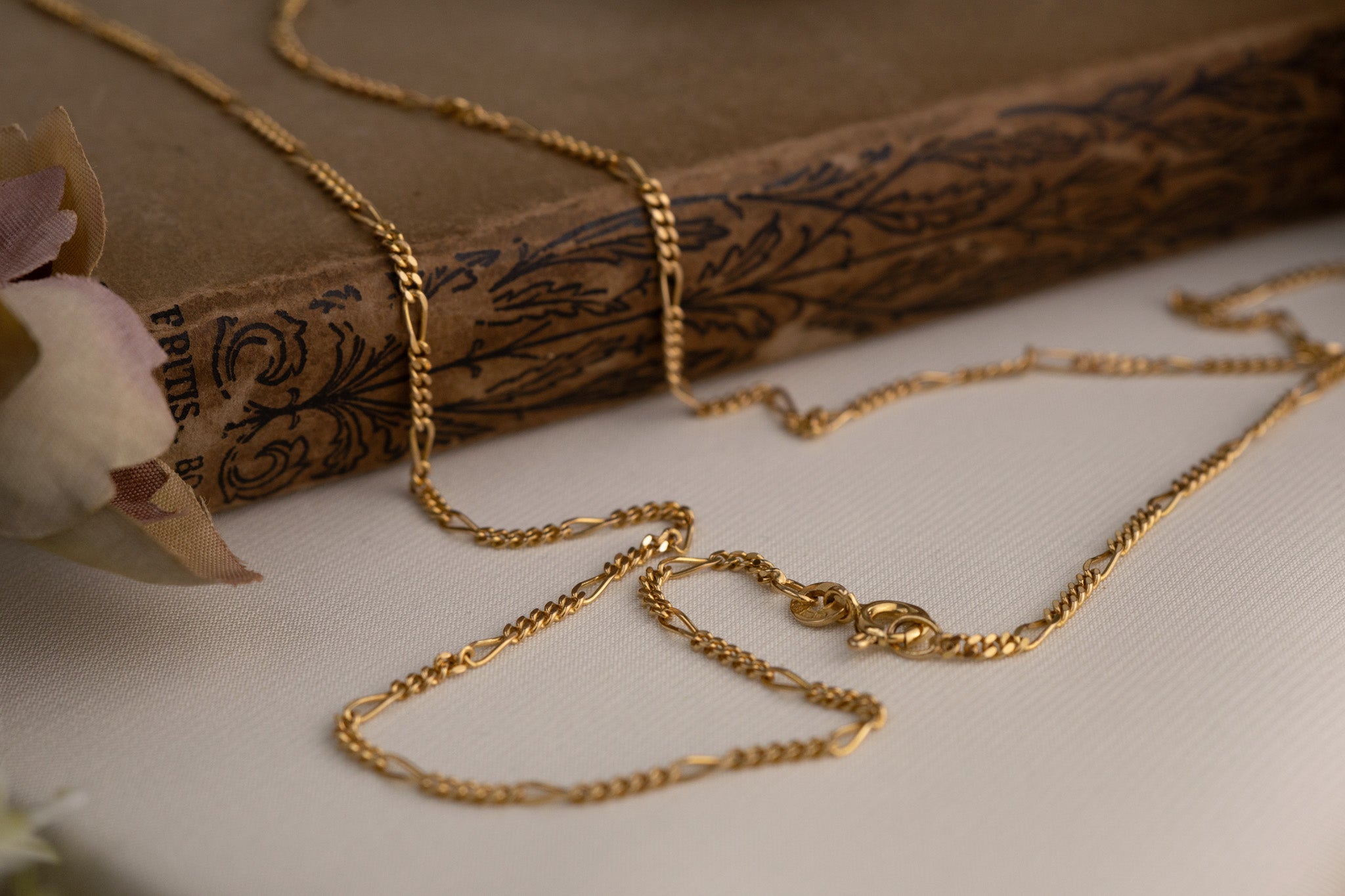 VINTAGE 9CT GOLD FIGARO CHAIN - 24 INCHES image 0