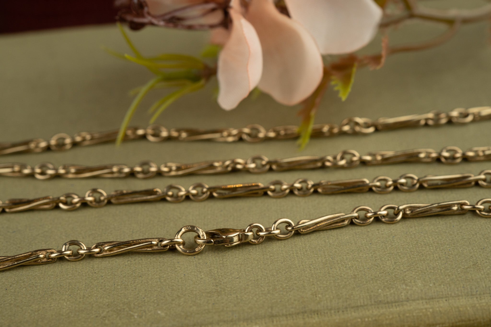 VINTAGE 9CT TWISTED TROMBONE LINK CHAIN image 6