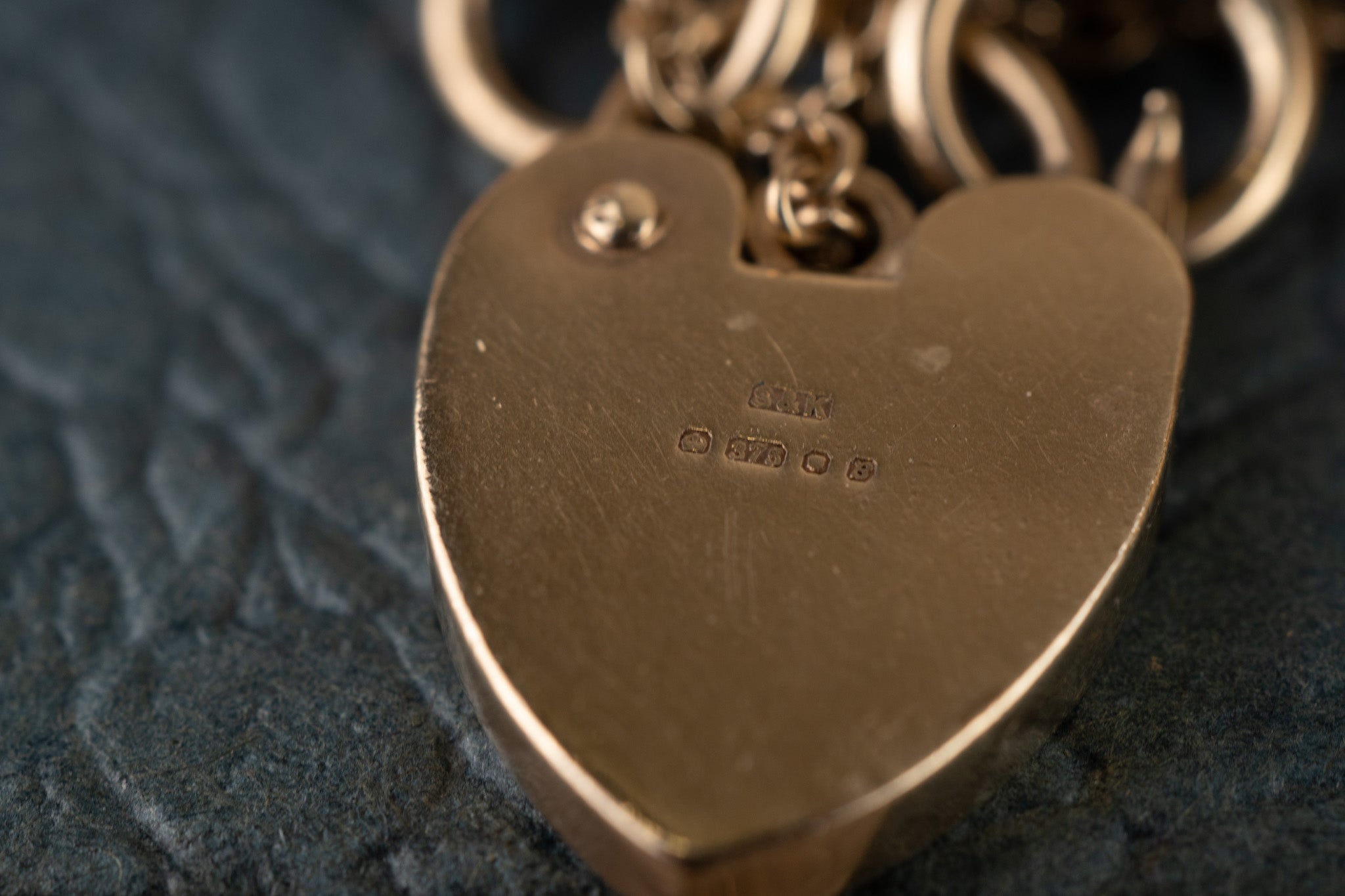 VINTAGE 9CT GOLD GATE BRACELET - HEART PADLOCK image 6