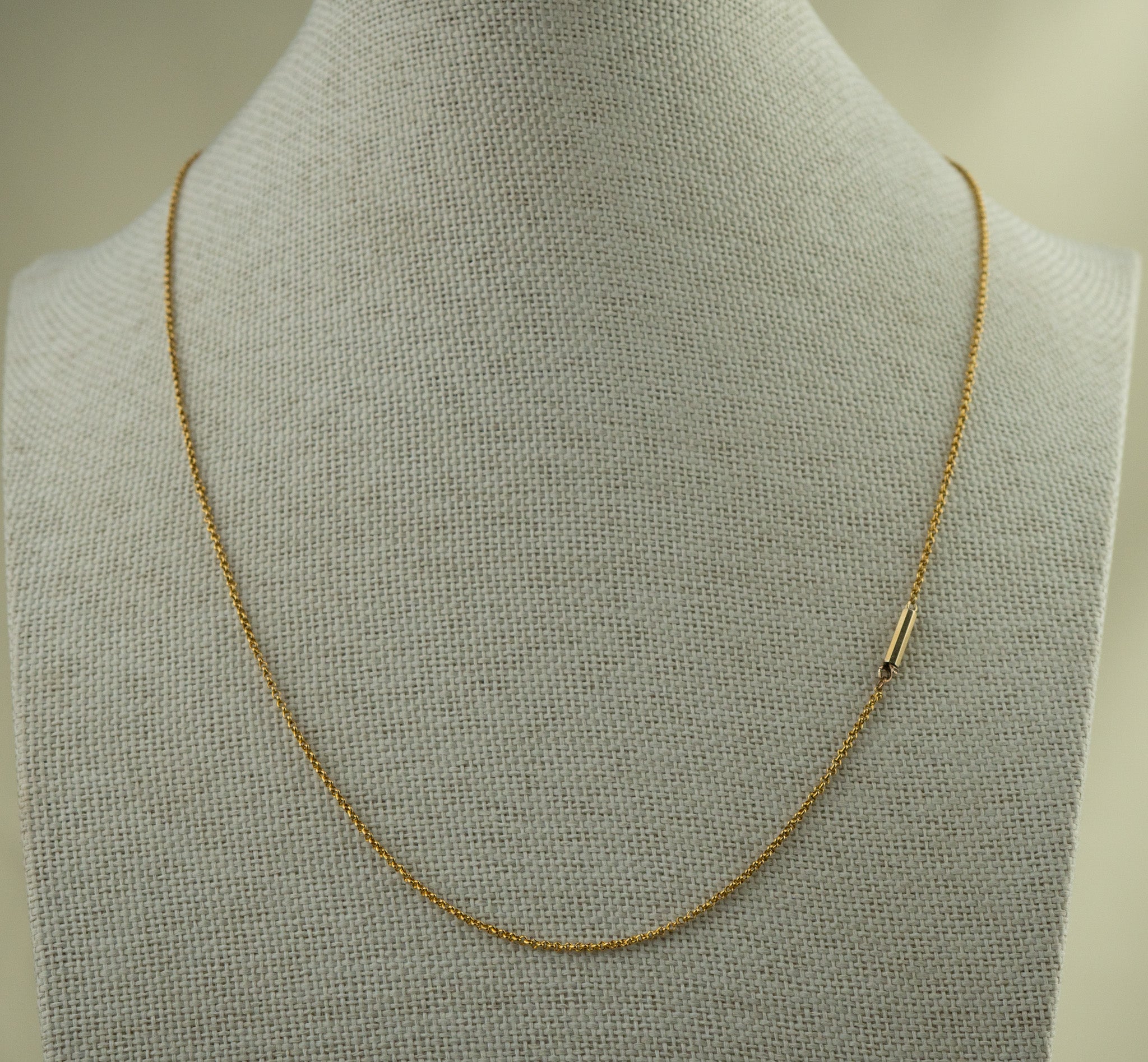 18CT FINE CABLE LINK WITH BARREL CLASP image 4