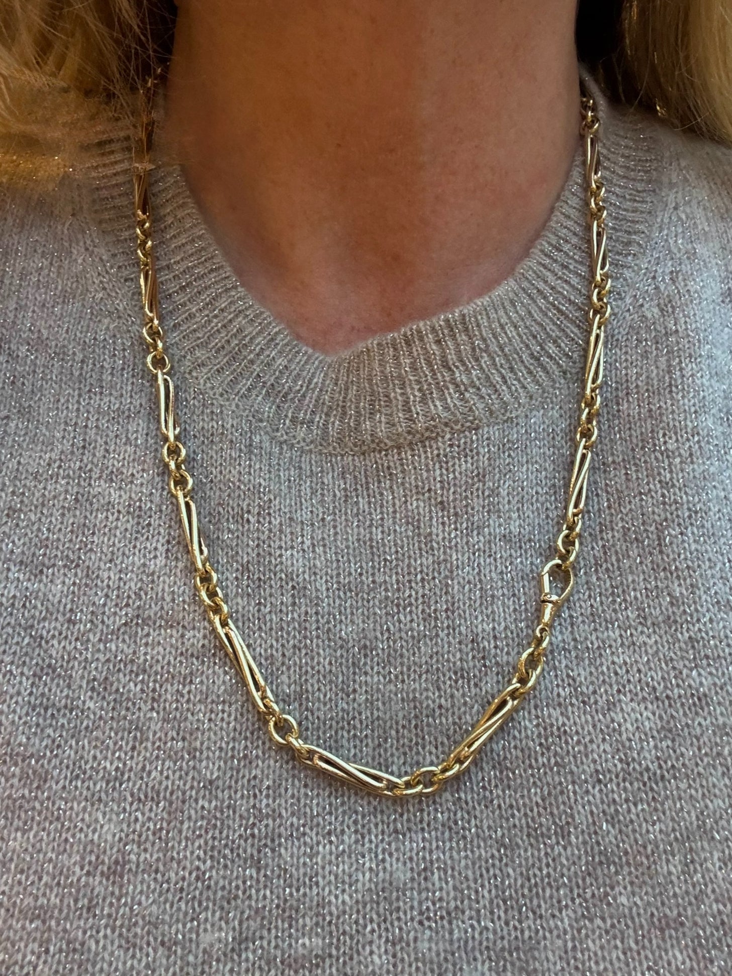SUBSTANTIAL 9CT TWISTED TROMBONE LINK CHAIN image 2